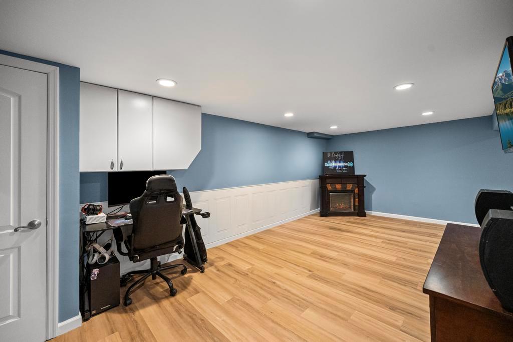 1 Darwin Drive, Merrick, New York image 30