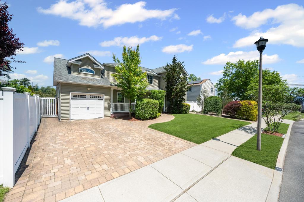 1 Darwin Drive, Merrick, New York image 3