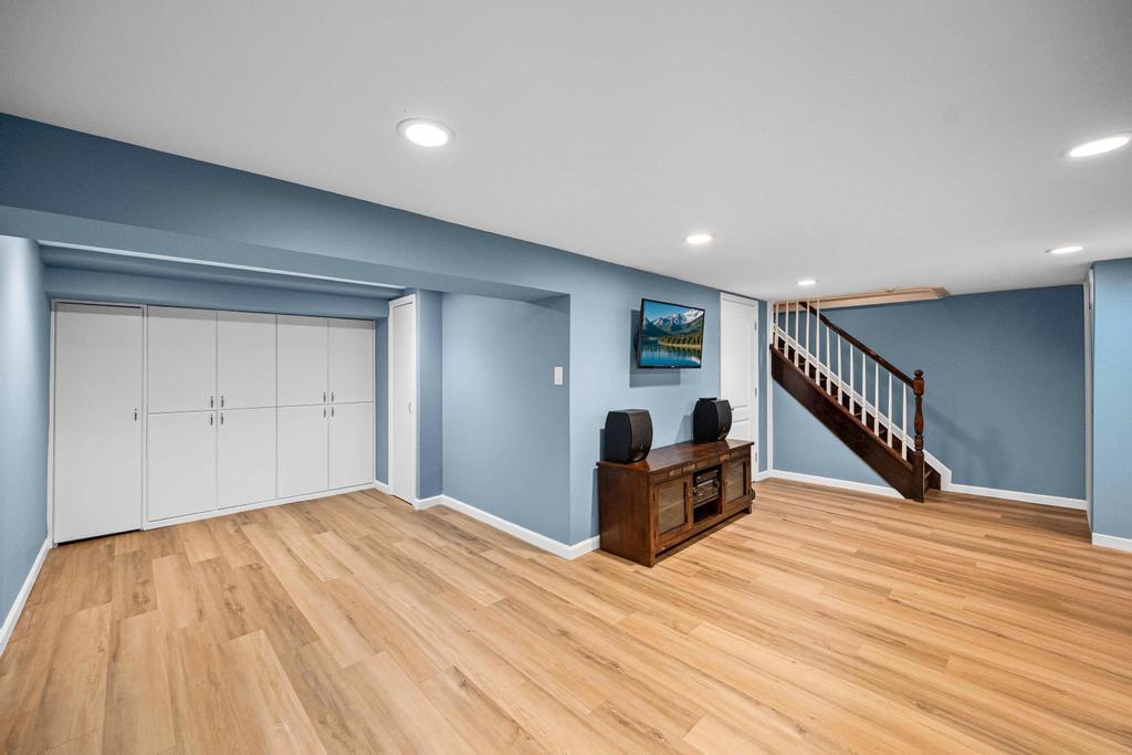 1 Darwin Drive, Merrick, New York image 31