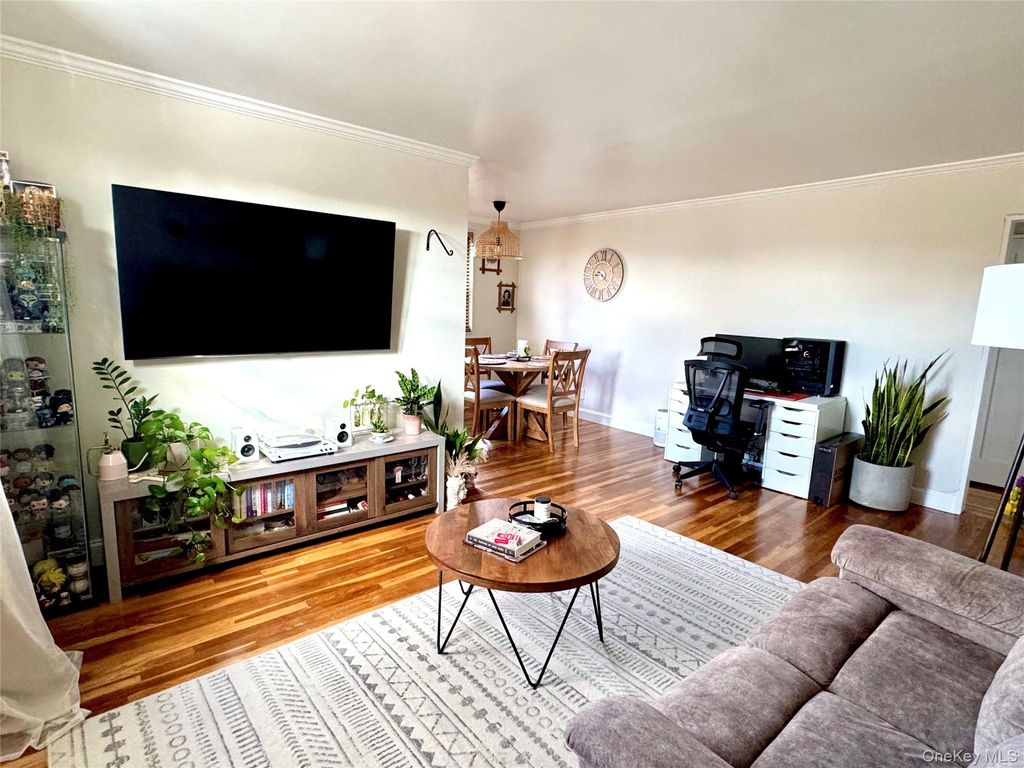 Photo of 16-19 Utopia Parkway #2-22, Whitestone, NY 11357 (MLS # 952033)