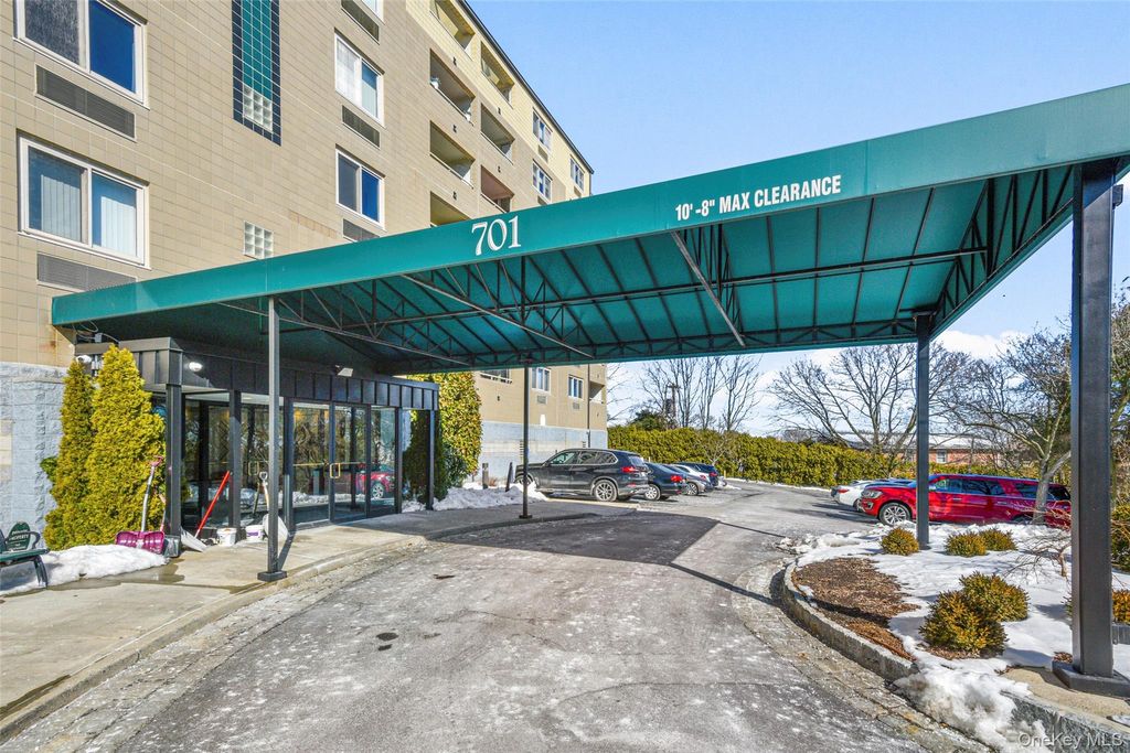 Photo of 701 Pelham Road #5M, New Rochelle, NY 10805 (MLS # 958313)