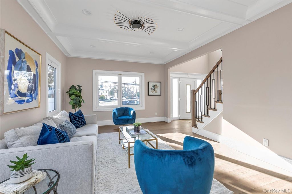 Photo of 47 Tell Avenue, Deer Park, NY 11729 (MLS # 949345)