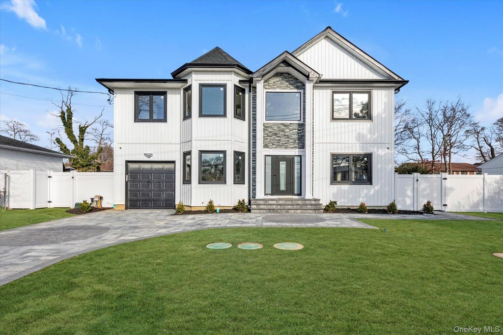 Photo of 47 Tell Avenue, Deer Park, NY 11729 (MLS # 949345)