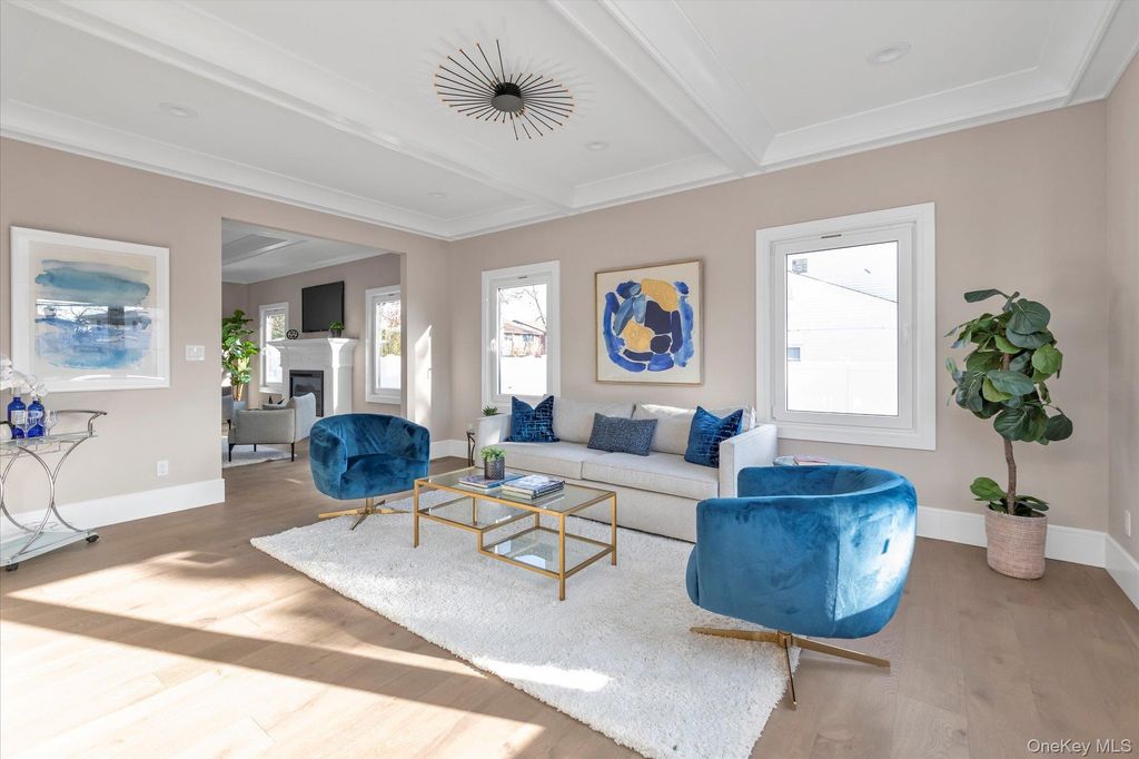 Photo of 47 Tell Avenue, Deer Park, NY 11729 (MLS # 949345)