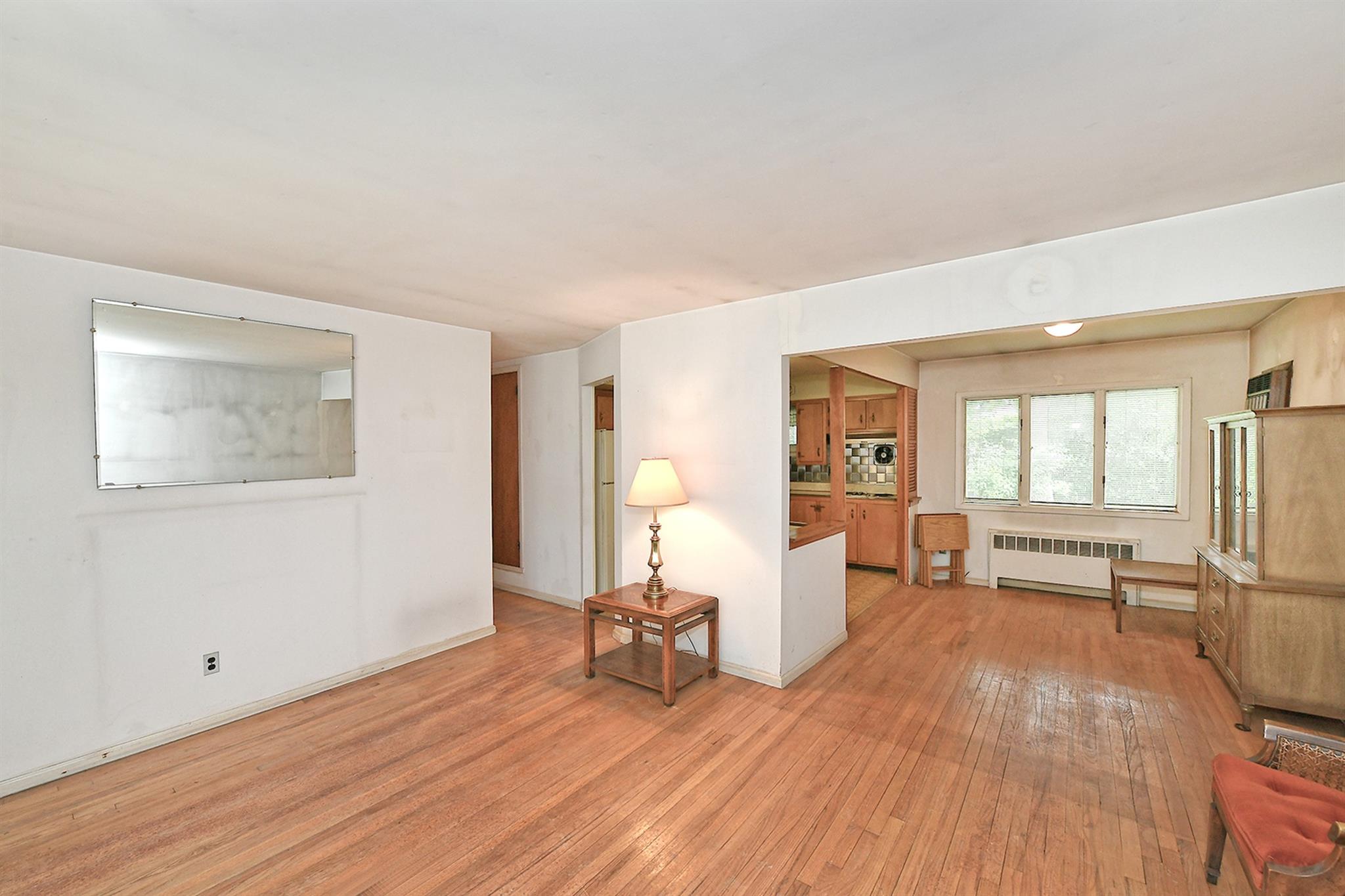 29 Midwood Drive, Plainview, New York image 7