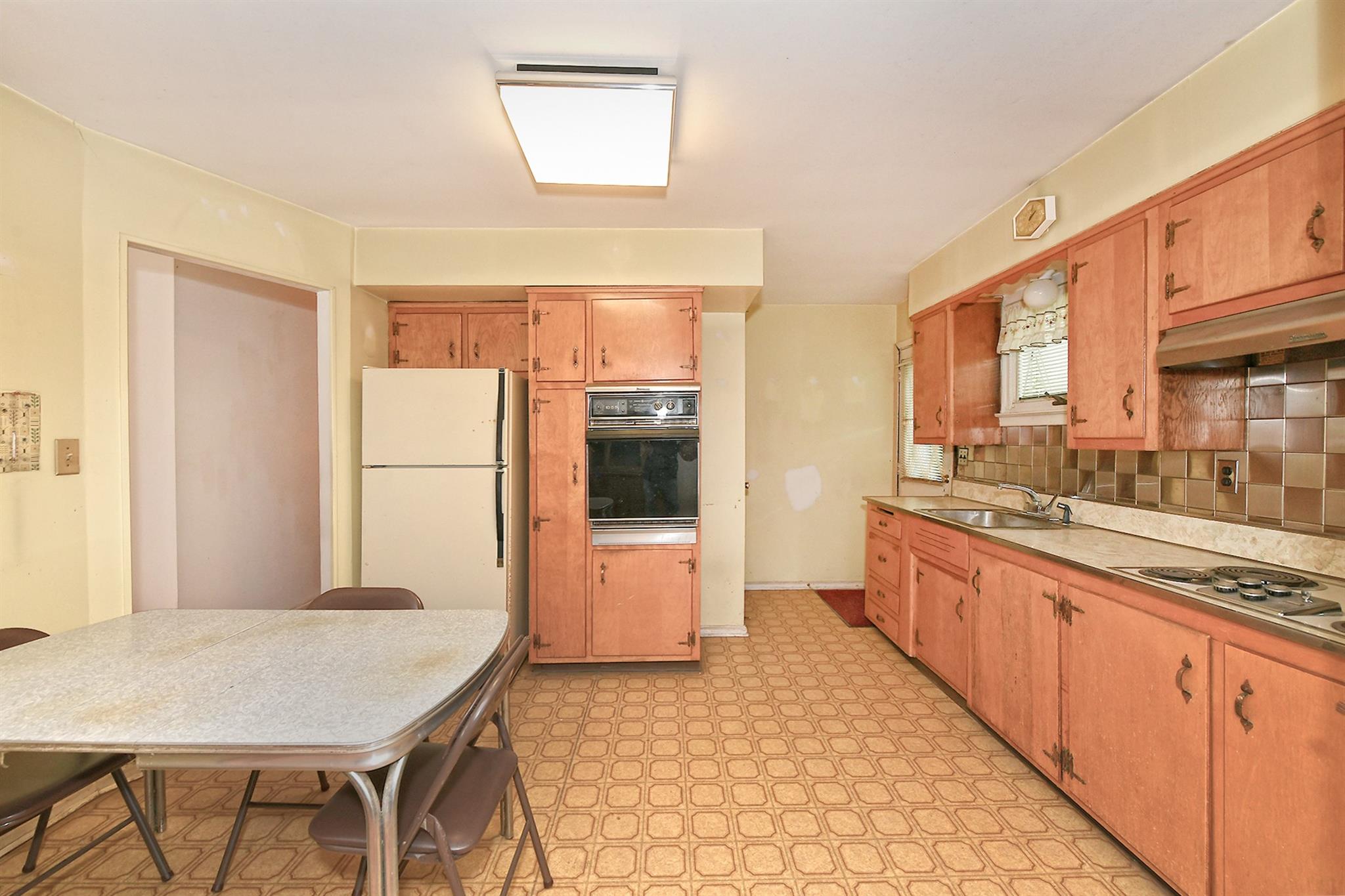 29 Midwood Drive, Plainview, New York image 10