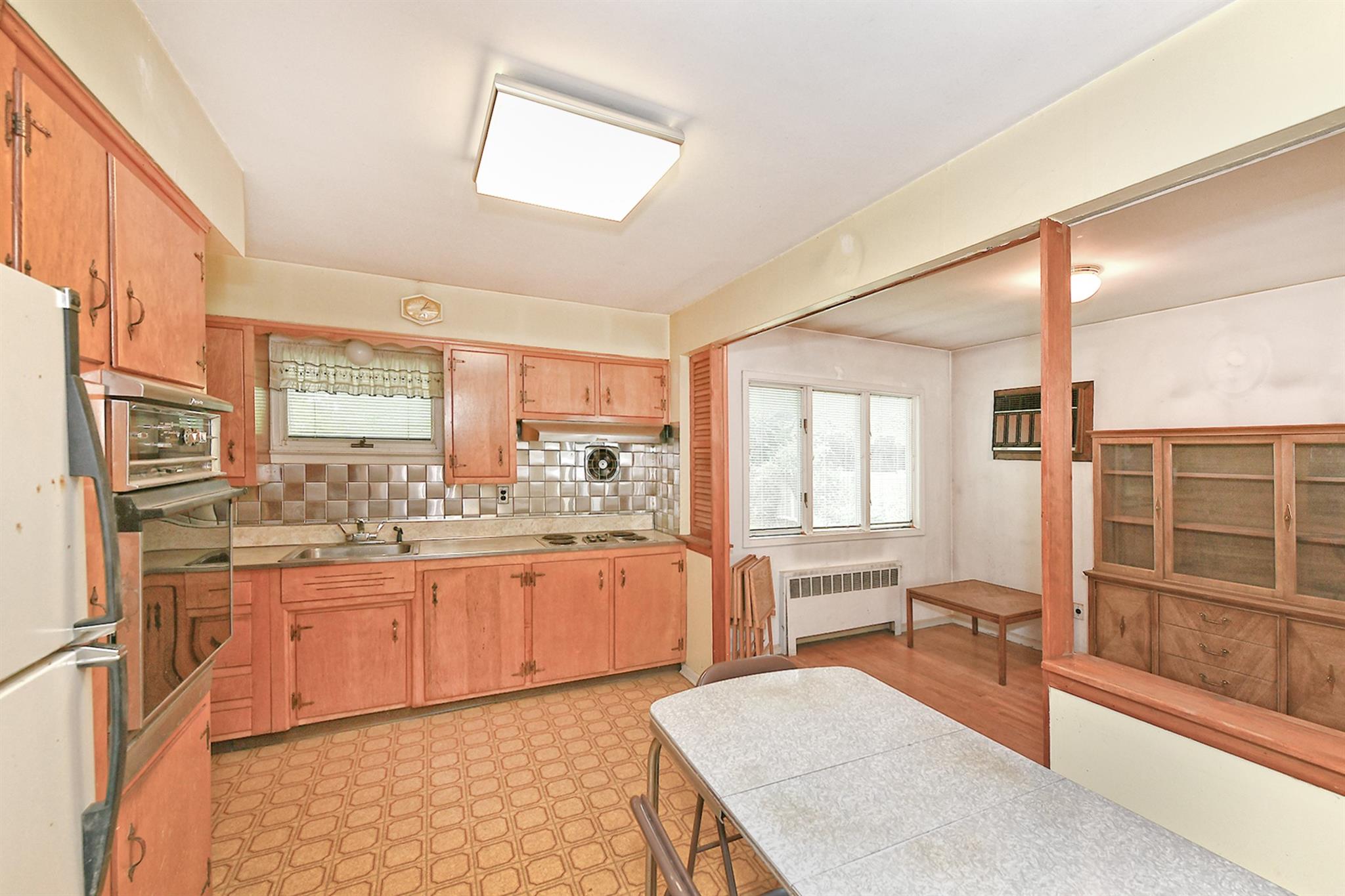 29 Midwood Drive, Plainview, New York image 12