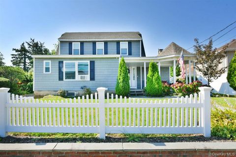 Photo of 3 Berryhill Lane, Bethpage, NY 11714 (MLS # 955909)