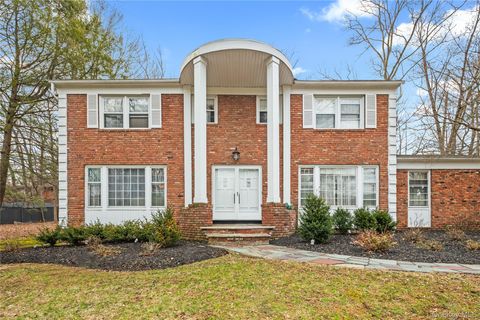 Homes For Sale - 13 Beaumont Drive<br/> New City, NY 10956