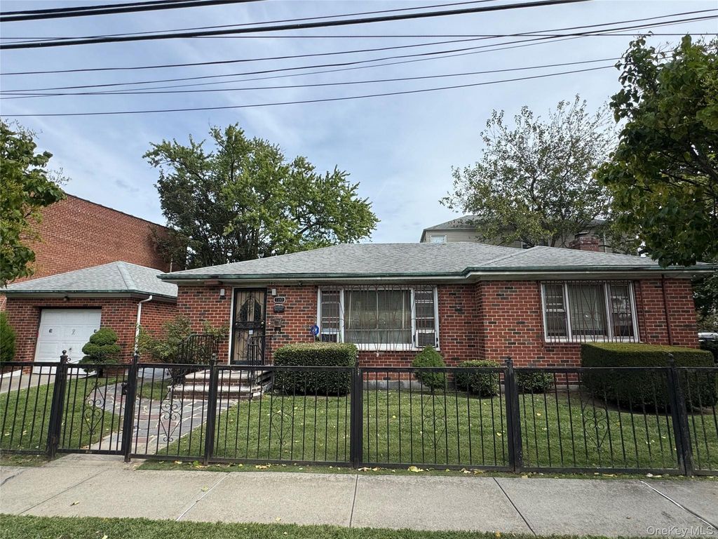 Photo of 180 Swinton Avenue, Bronx, NY 10465 (MLS # 922205)