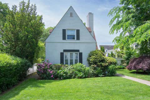 Photo of 7 Garden Place, Pelham, NY 10803 (MLS # 1008569)