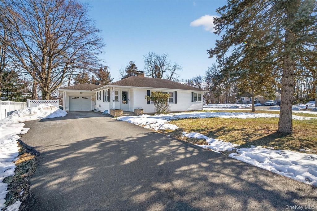 Photo of 2 Thomas Jefferson Place, Middletown, NY 10940 (MLS # 966132)