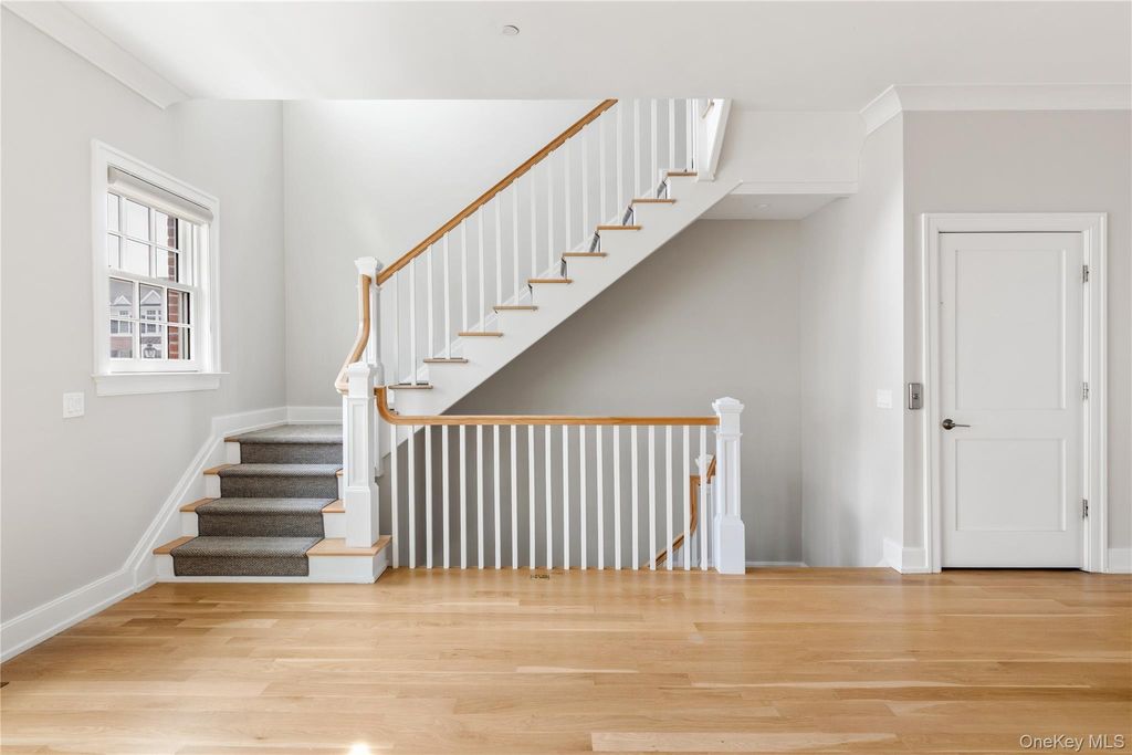 Photo of 902 Mill Creek N, Roslyn, NY 11576 (MLS # 986474)