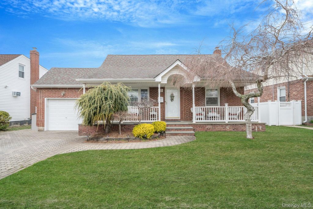 Photo of 77 Tyrconnell Avenue, Massapequa Park, NY 11762 (MLS # 980665)