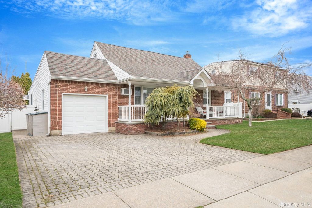 Photo of 77 Tyrconnell Avenue, Massapequa Park, NY 11762 (MLS # 980665)