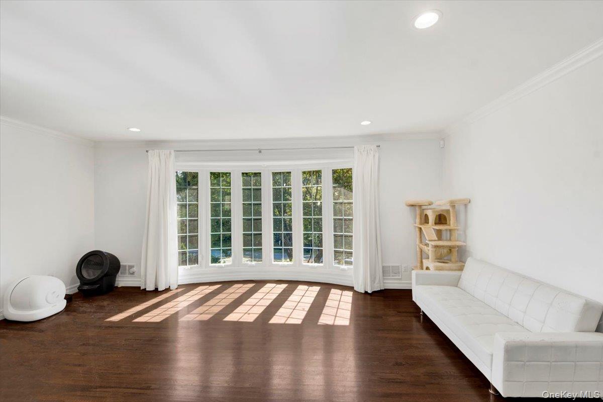 270 Victory Boulevard