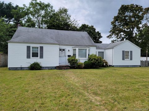 392 3rd Avenue Bayport NY 11705