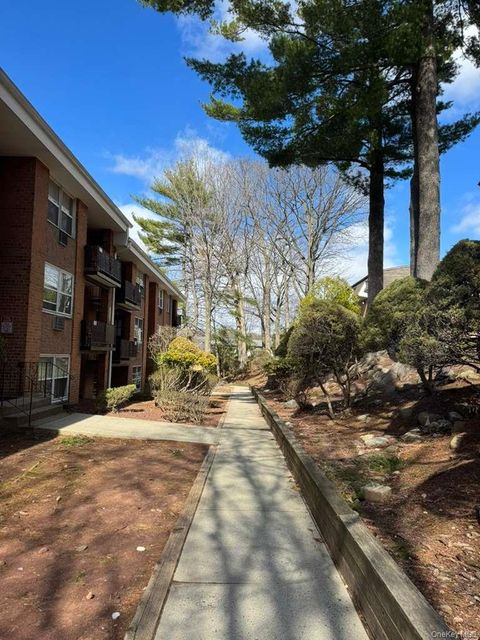 Condo For Sale - 200 Kearsing Parkway #B<br/> Monsey, NY 10952