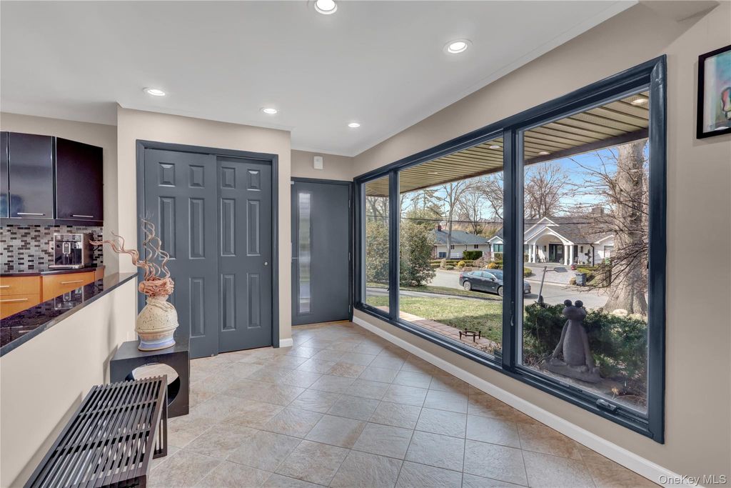 Photo of 14 Regent Place, Roslyn, NY 11576 (MLS # 973655)