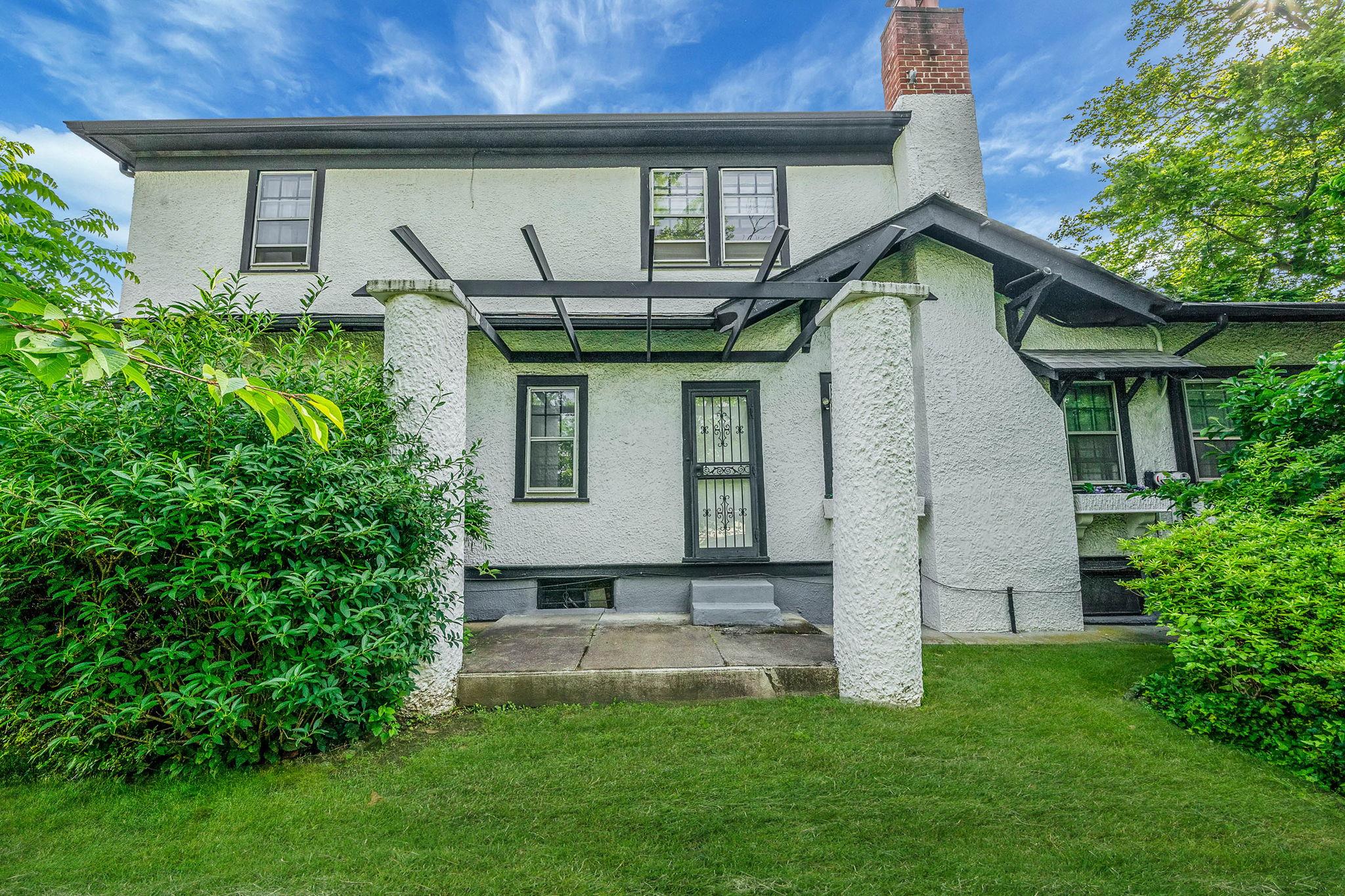 Ilion Avenue, Saint Albans, Queens, NY - 5 Bedrooms  
2 Bathrooms - 