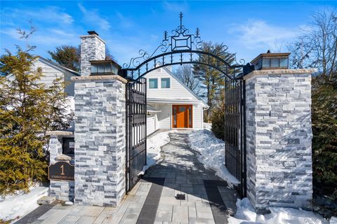 Homes For Sale - 1 Strawberry Lane<br/> Roslyn Heights, NY 11577