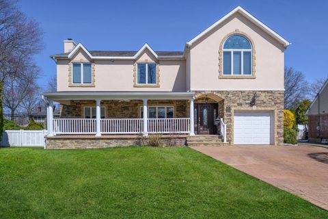 1023 Maple Lane New Hyde Park NY 11040