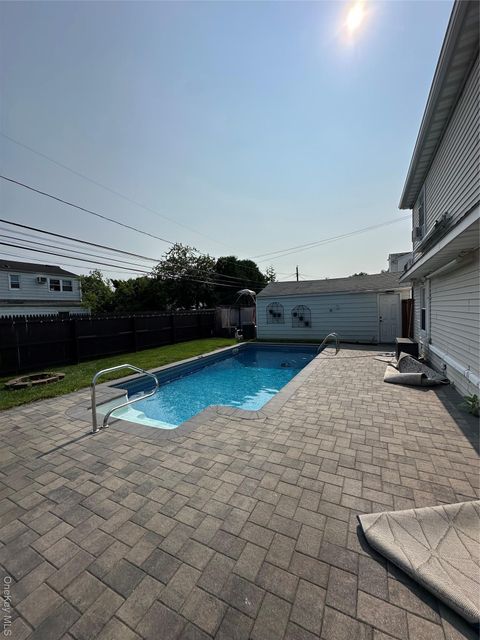 12 Green Lane Levittown NY 11756