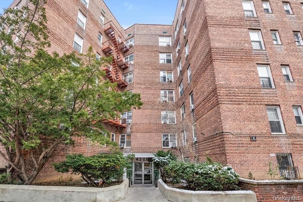 Photo of 4225 80TH Street #2M, Elmhurst, NY 11373 (MLS # 959394)
