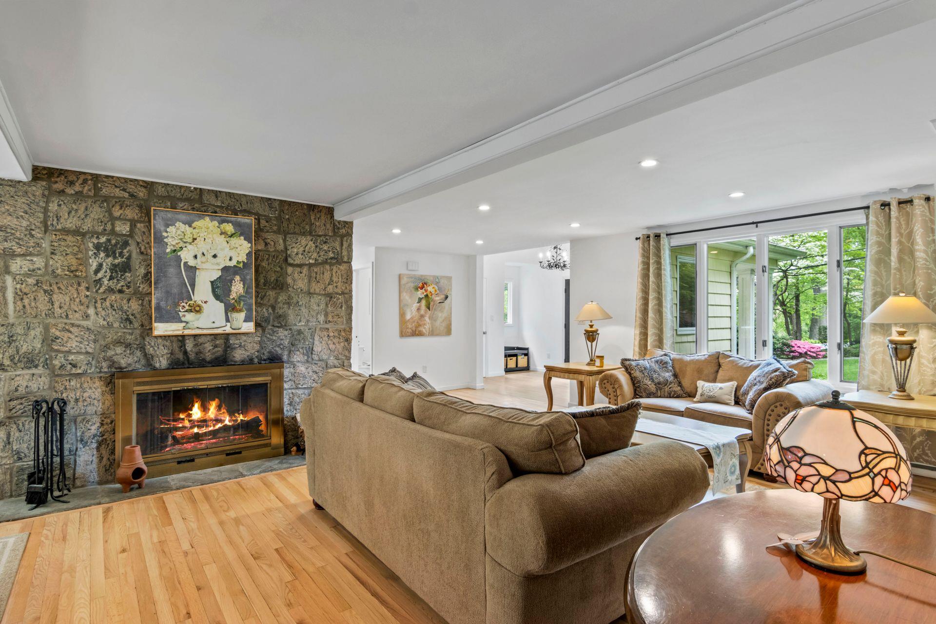 22 Overbrook Drive, Centerport, New York image 8
