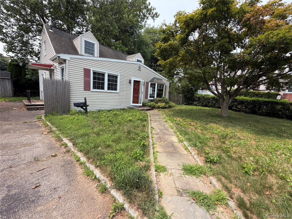 Photo of 25 Monterey Place, Yonkers, NY 10710 (MLS # 1027698)