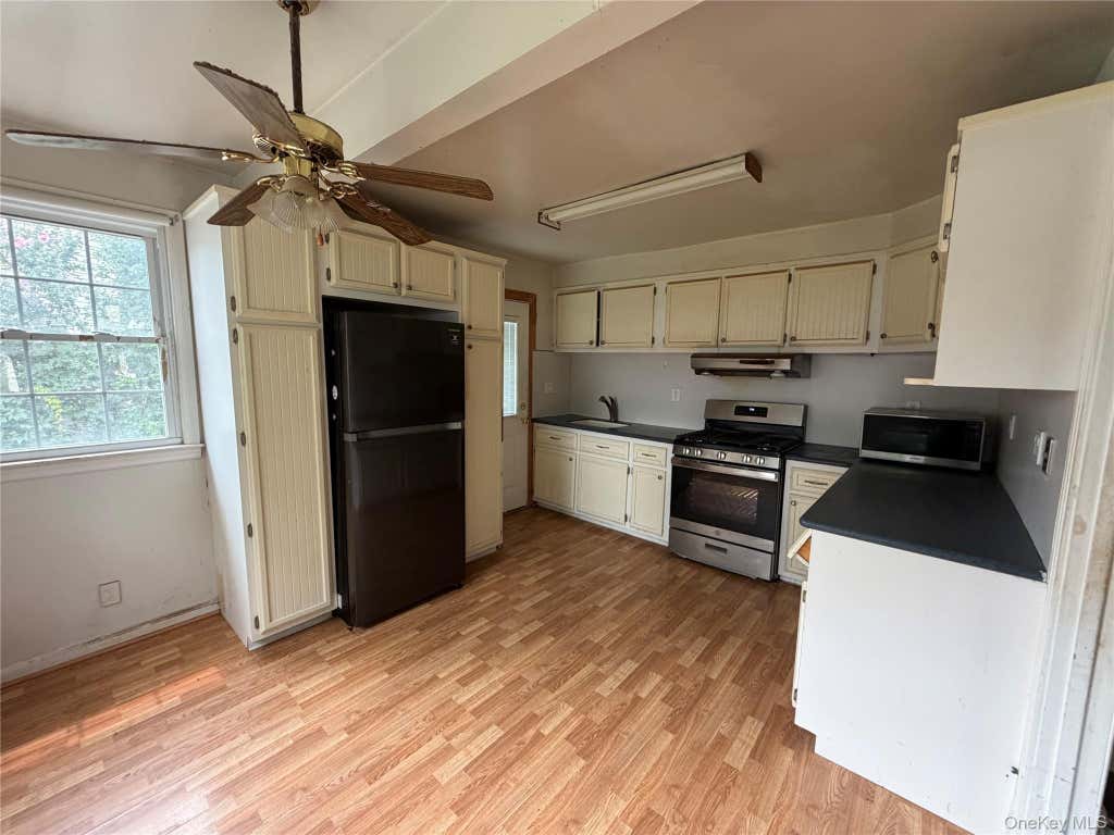 Photo of 25 Monterey Place, Yonkers, NY 10710 (MLS # 1027698)