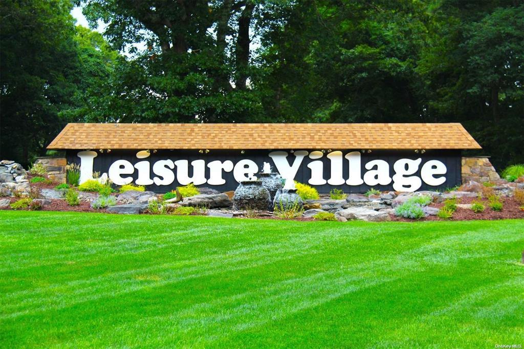 305C Torquay Court, Ridge, New York image 2