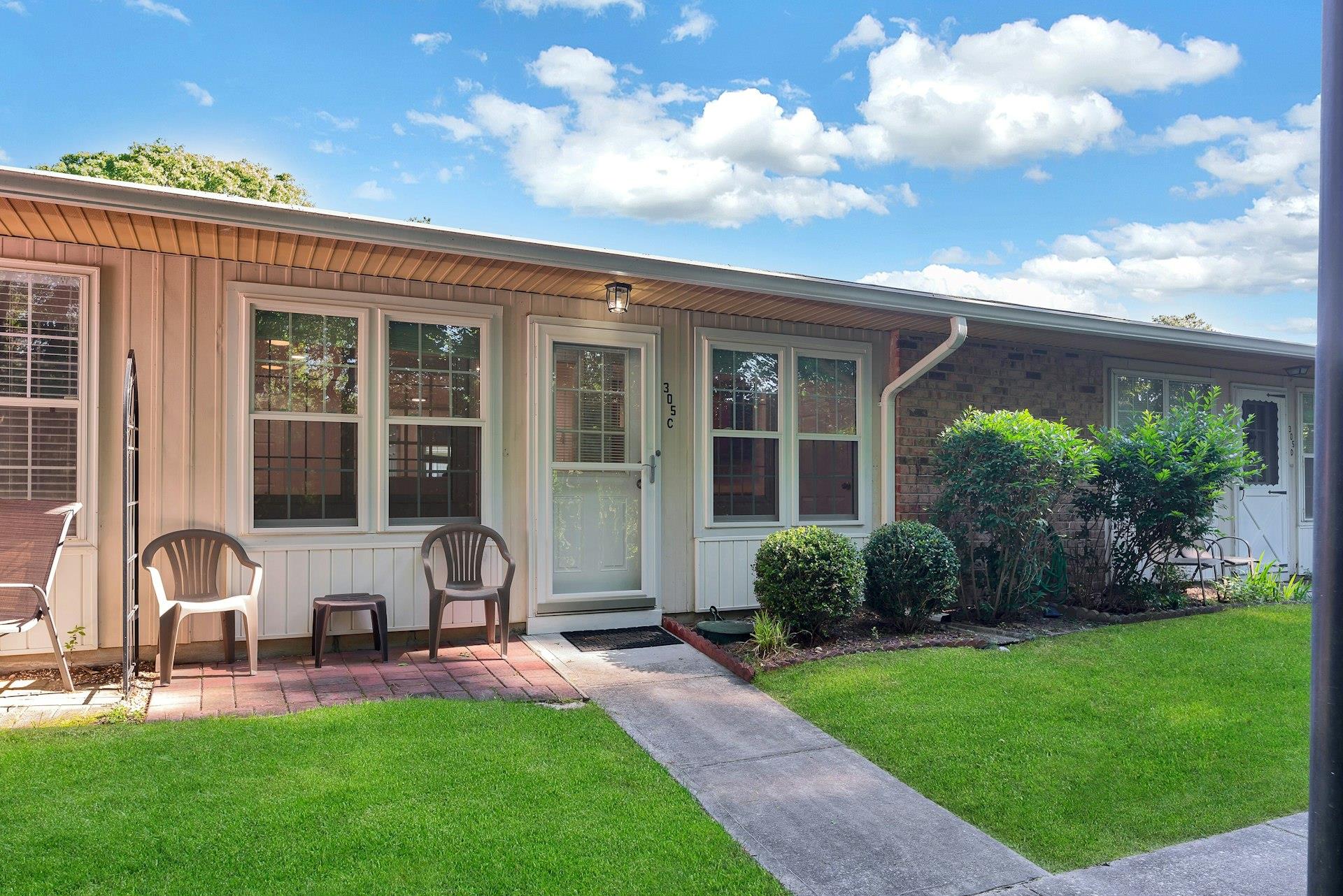 305C Torquay Court, Ridge, New York image 3