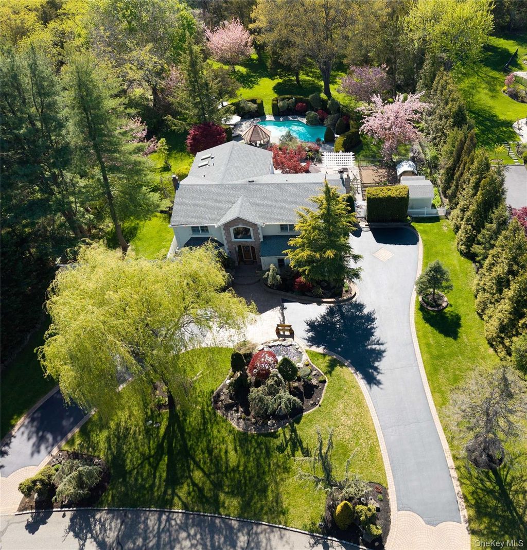 Photo of 70 Laurel Court, Laurel Hollow, NY 11791 (MLS # 992691)