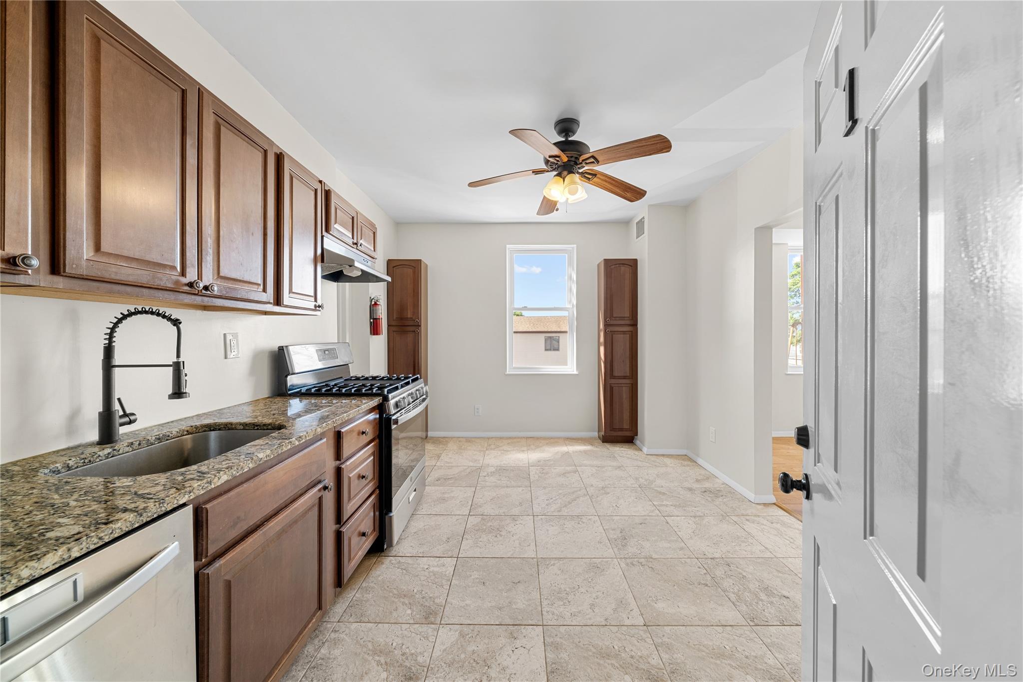 Photo 1 of 18 — 402 Jericho Turnpike 1, New Hyde Park, NY 11040