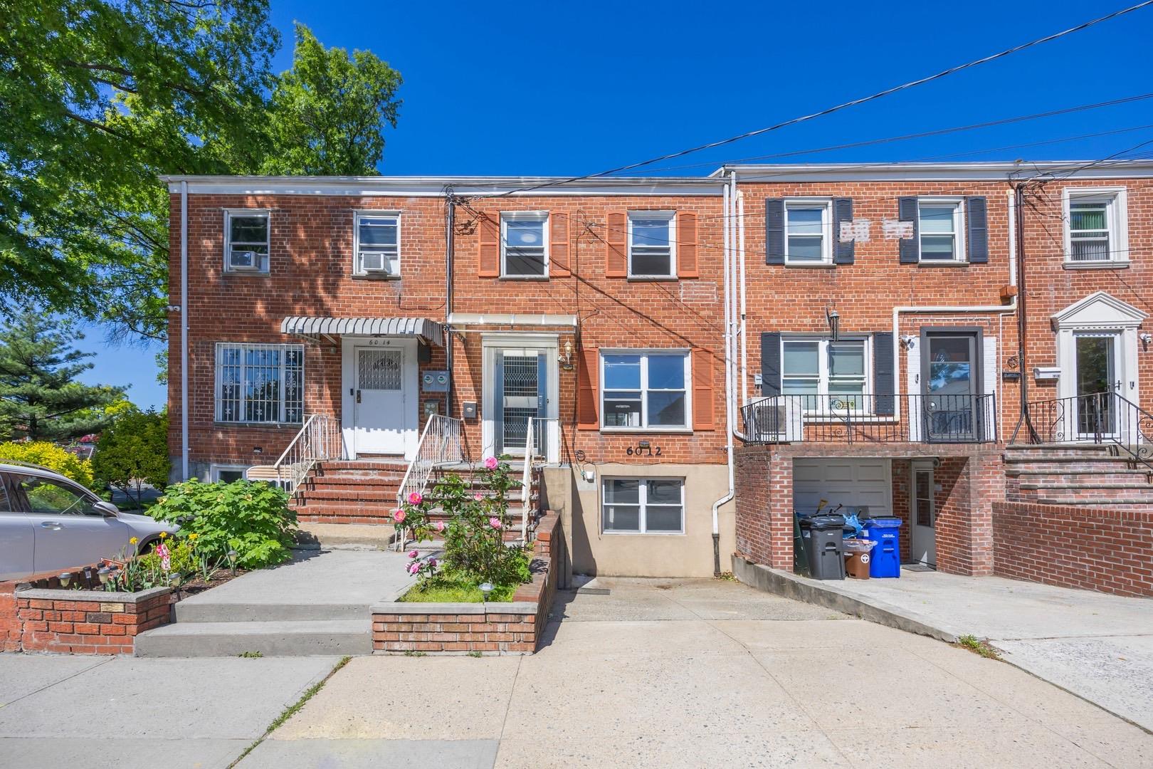 171st Street, Fresh Meadows, Queens, NY - 3 Bedrooms  
3 Bathrooms  
8 Rooms - 
