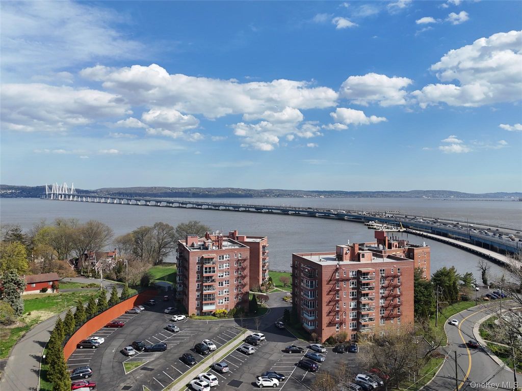 Photo of 2 Salisbury Point #4-E, Nyack, NY 10960 (MLS # 988165)