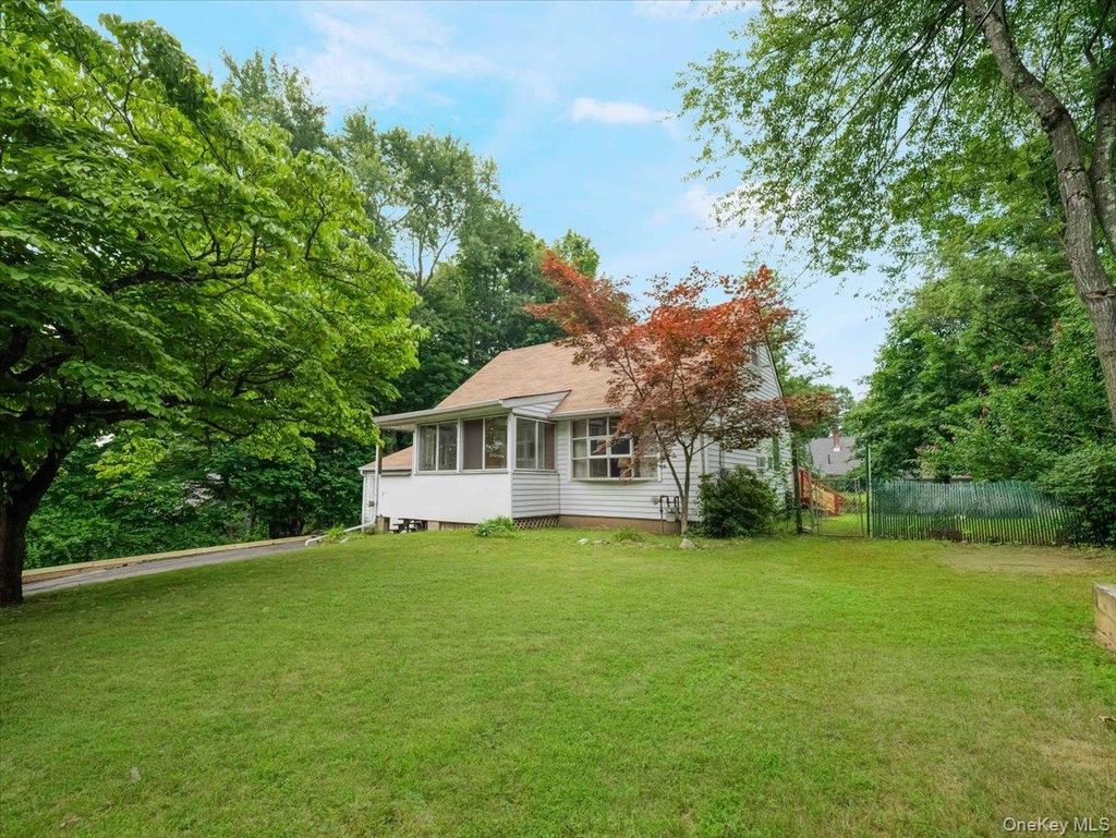 Photo of 7 Hillaire Place, Nanuet, NY 10954 (MLS # 1027892)