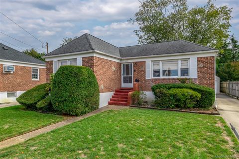 Photo of 2975 Oceanside Road, Oceanside, NY 11572 (MLS # 925954)