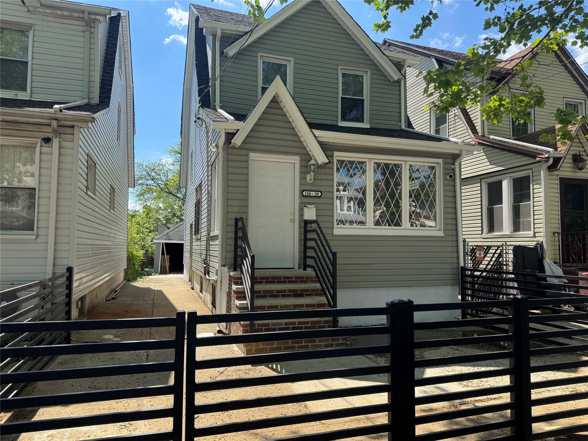 130th Street St, South Ozone Park, Queens, NY - 4 Bedrooms  
3 Bathrooms  
8 Rooms - 