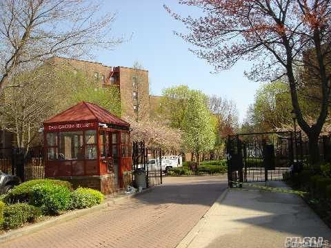 150-30 71 Avenue 5E Kew Garden Hills NY 11367