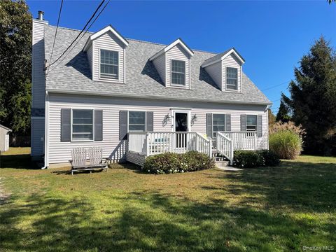 Photo of 59 Peconic Avenue, Shelter Island, NY 11964 (MLS # 965707)