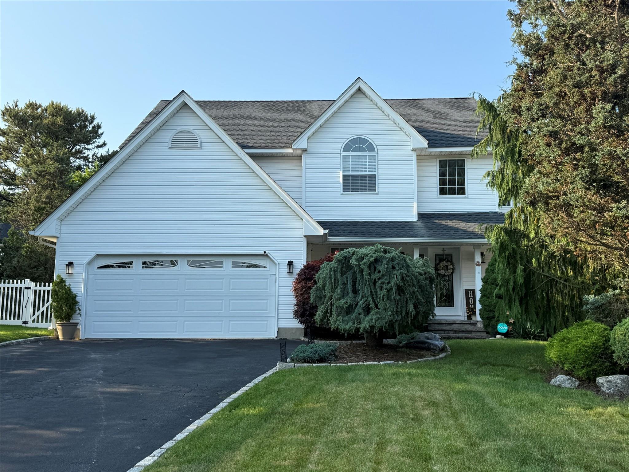 Property for Sale at Long, House Way, Commack, Hamptons, NY - Bedrooms: 4 
Bathrooms: 3  - $1,099,000