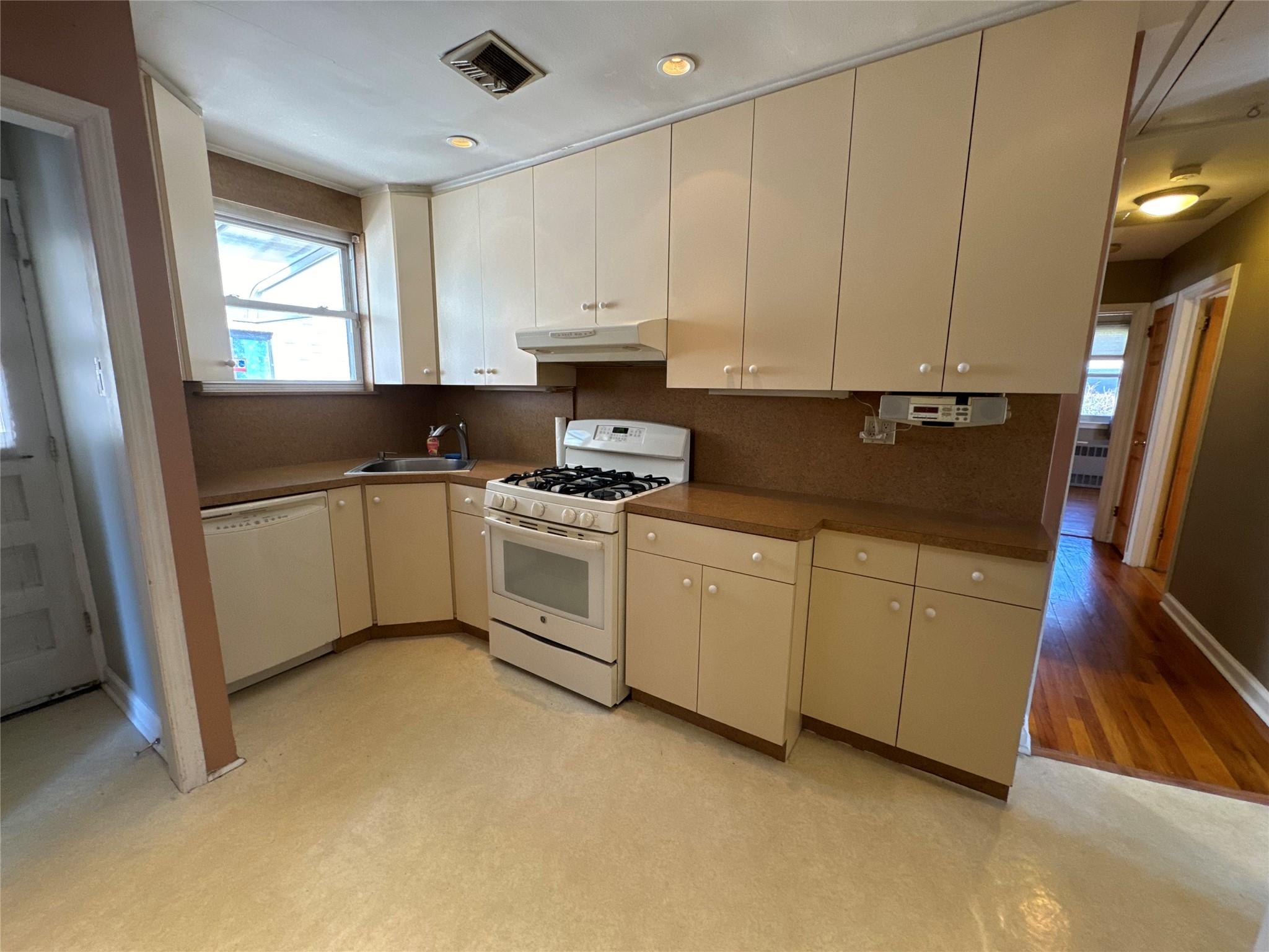4419 192nd Street, Flushing, New York image 8