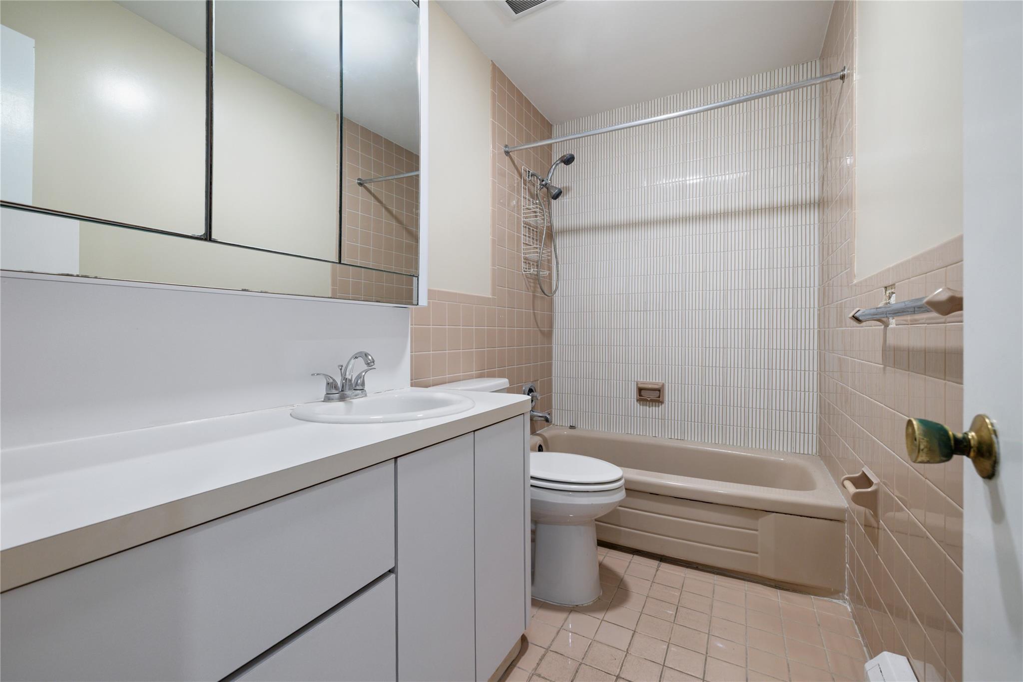 8 Charles Lane, Spring Valley, New York image 15