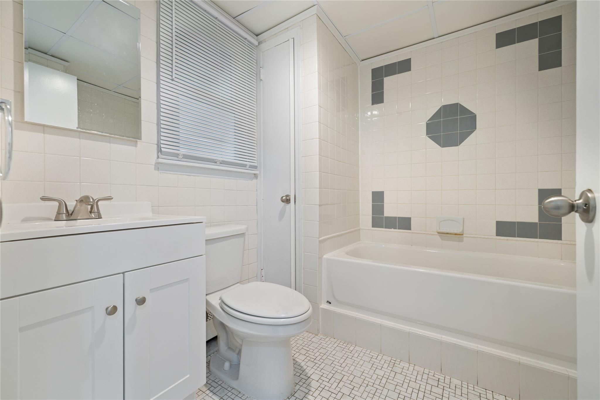 8 Charles Lane, Spring Valley, New York image 27
