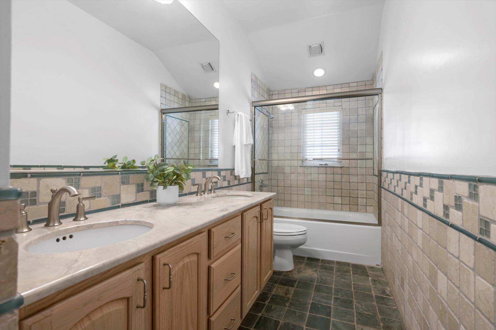 95 Bayview Avenue, Port Washington, New York image 24