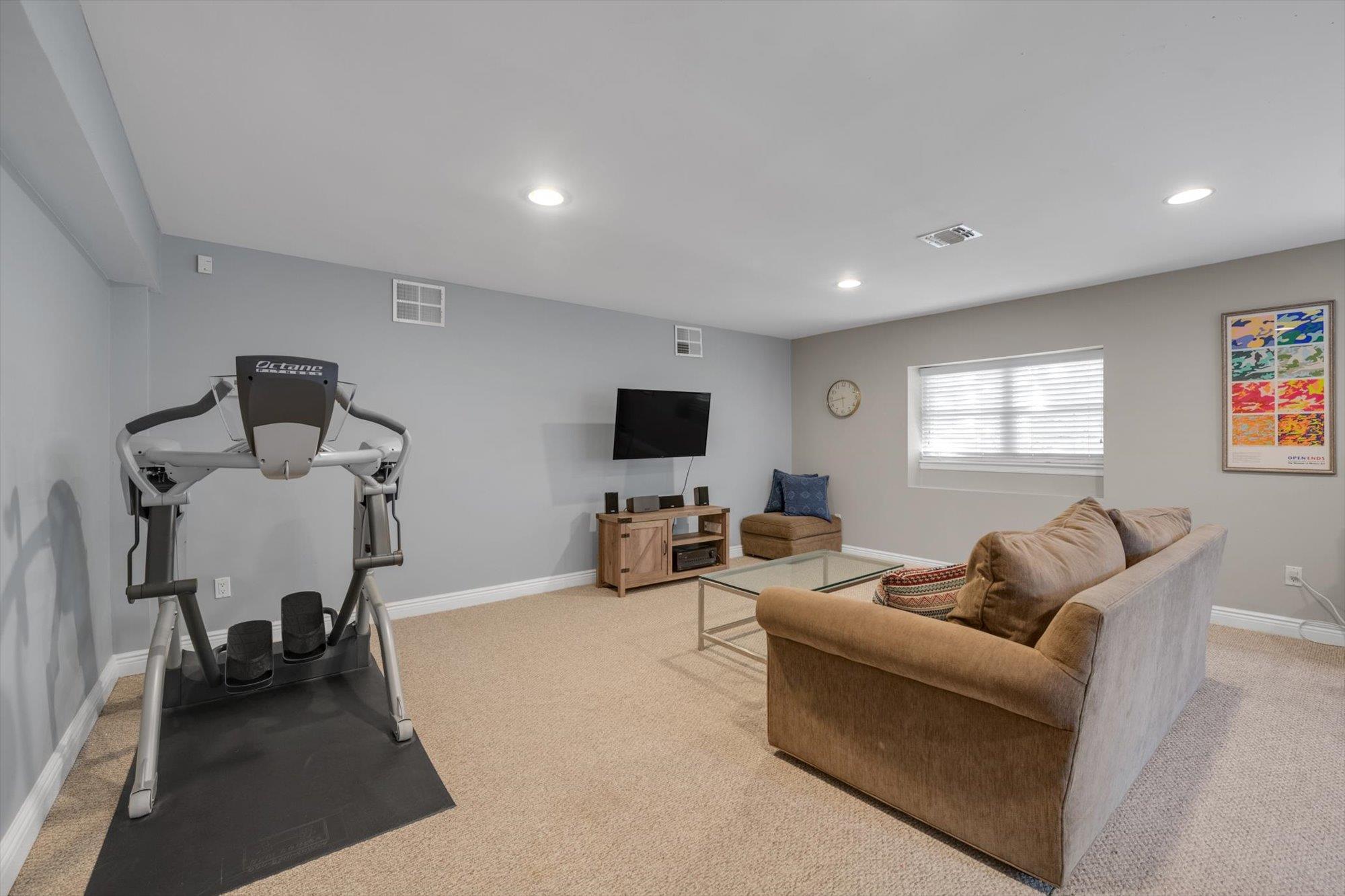 95 Bayview Avenue, Port Washington, New York image 28