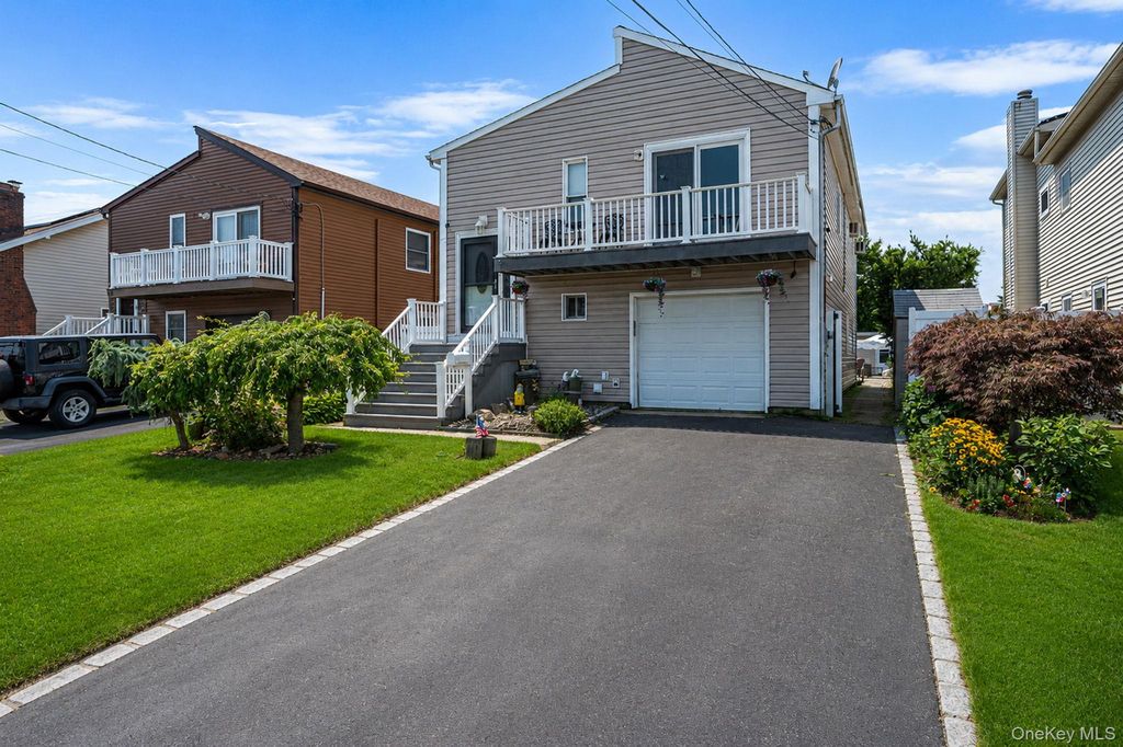 Photo of 32 Yacht Club Road, Babylon, NY 11702 (MLS # 1029874)