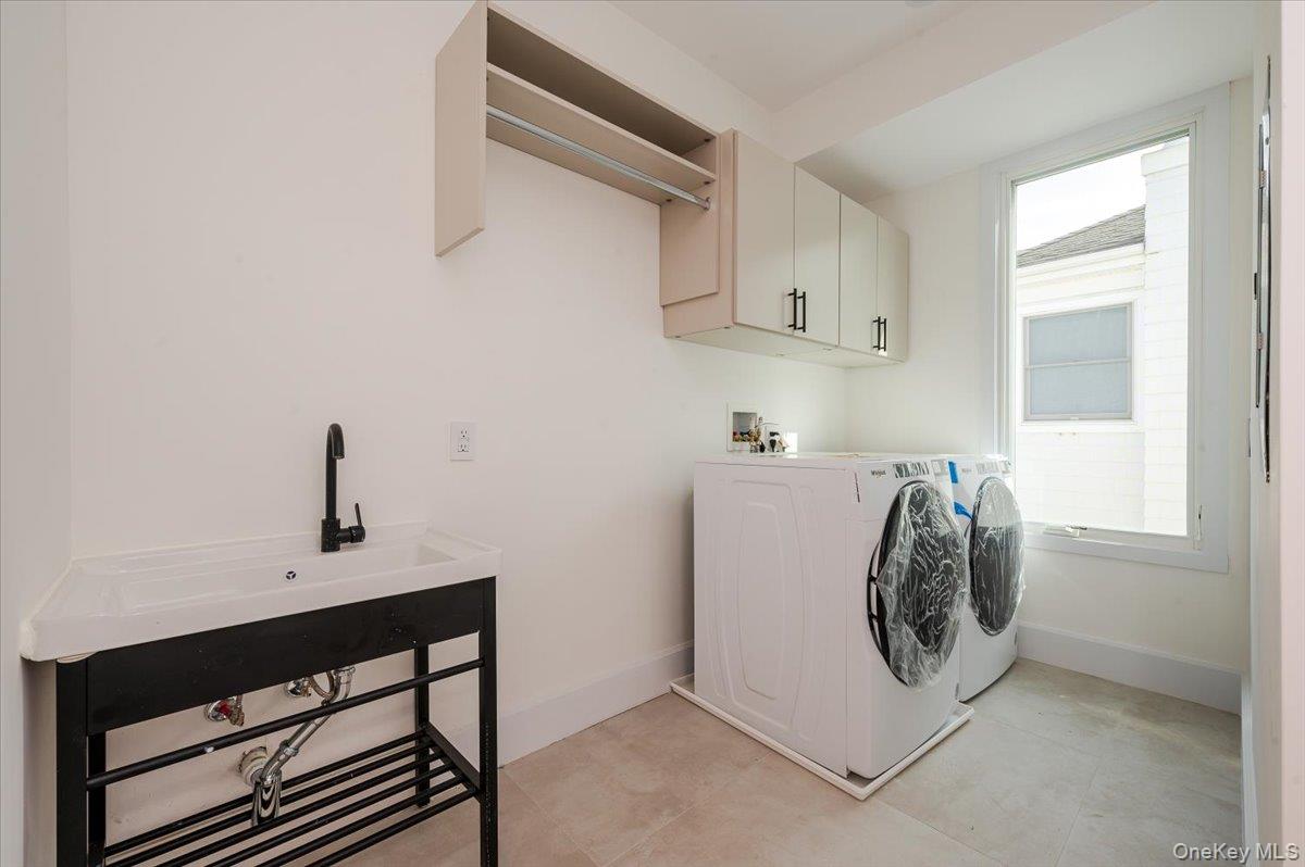 Atlantic Beach, New York 11509, United States, 7 Bedrooms Bedrooms, ,6 BathroomsBathrooms,Residential,Active,227543